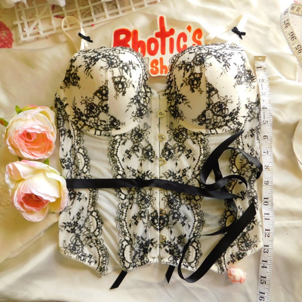 Overbust Lace Corset With a Few Imperfections
